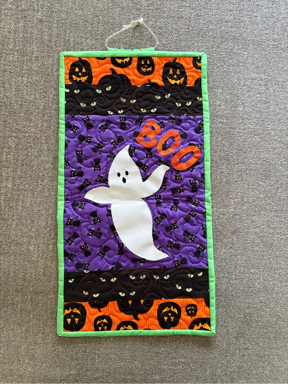 Handmade quilted Halloween wall hanging - Picture 2 of 5